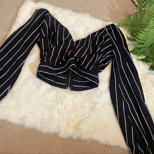 ⭐️2/15$⭐️Striped Cropped V Neck long sleeve- Fashion Nova